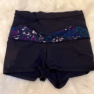 Reversible Lululemon Shorts Black/Multi - Size 6